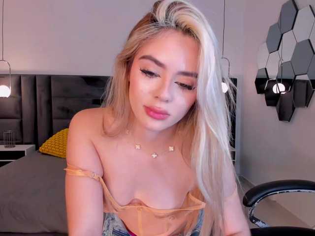 JuanitaClay live cam on BongaCams