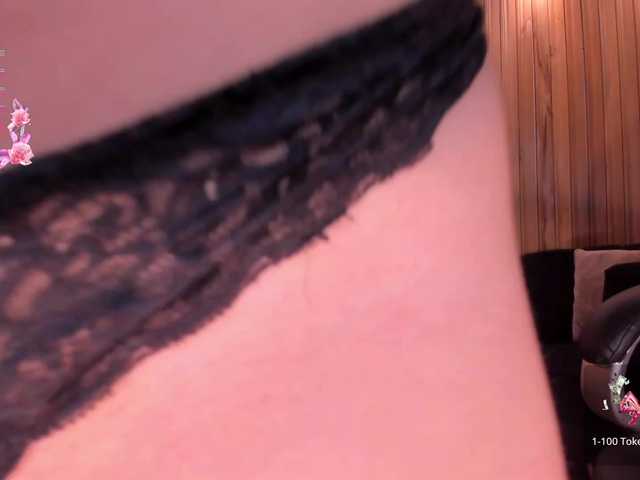 JuanitaClay live cam on BongaCams