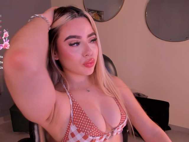 JuanitaClay live cam on BongaCams