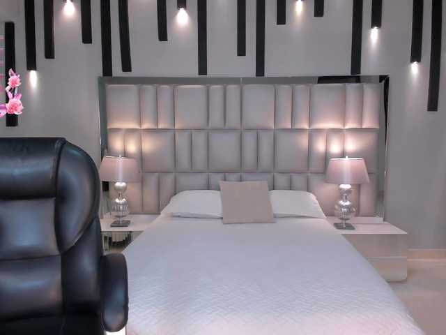 JuanitaClay live cam on BongaCams