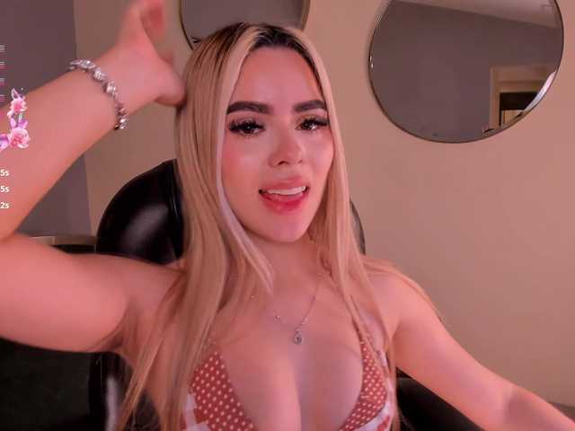 JuanitaClay live cam on BongaCams