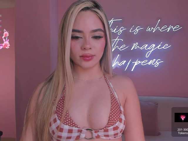 JuanitaClay live cam on BongaCams