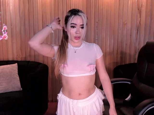 JuanitaClay live cam on BongaCams