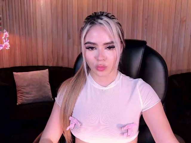 JuanitaClay live cam on BongaCams