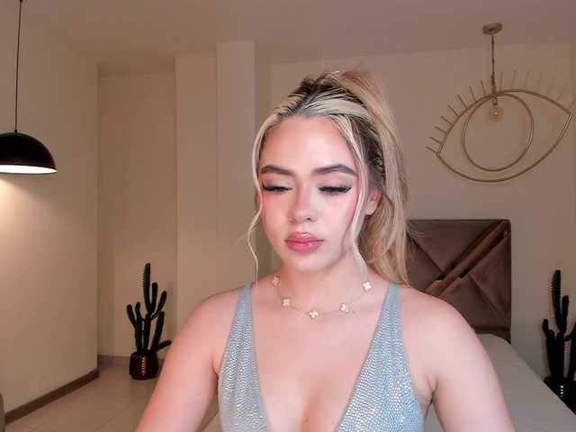JuanitaClay live cam on BongaCams
