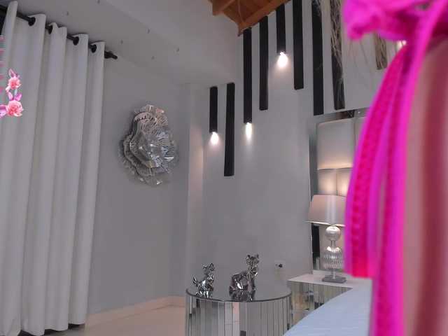 JuanitaClay live cam on BongaCams