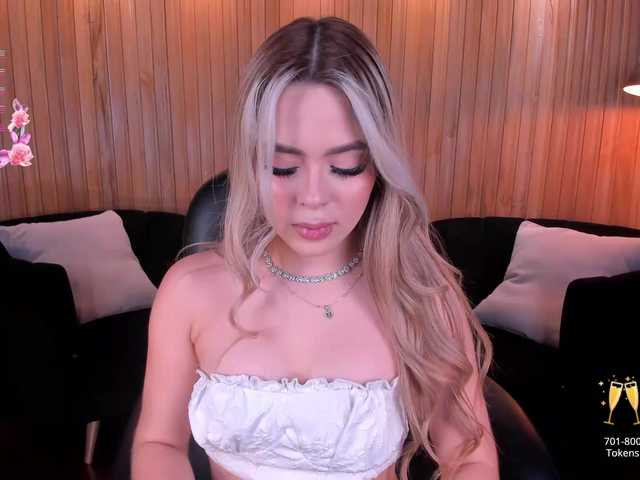 JuanitaClay — live female cam