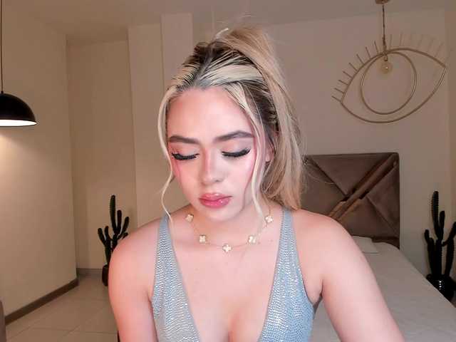 JuanitaClay live cam on BongaCams
