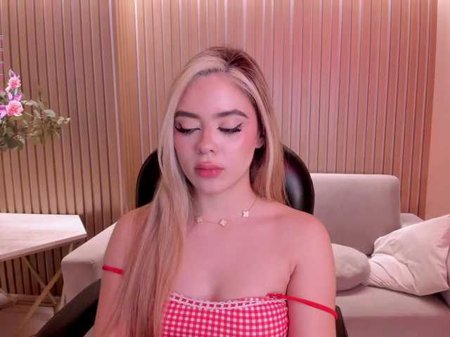 JuanitaClay live cam on BongaCams