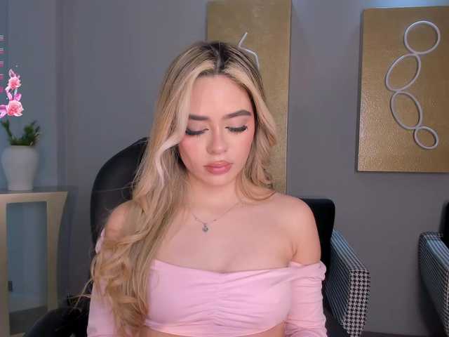 JuanitaClay live cam on BongaCams