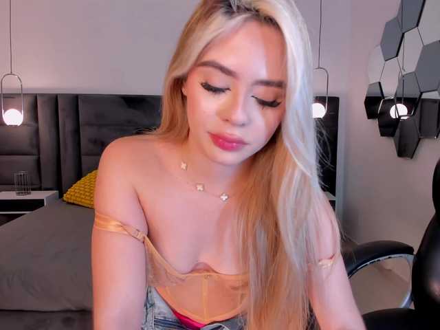 JuanitaClay live cam on BongaCams