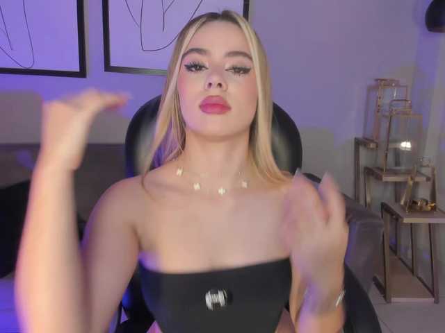 JuanitaClay's BongaCams show and profile