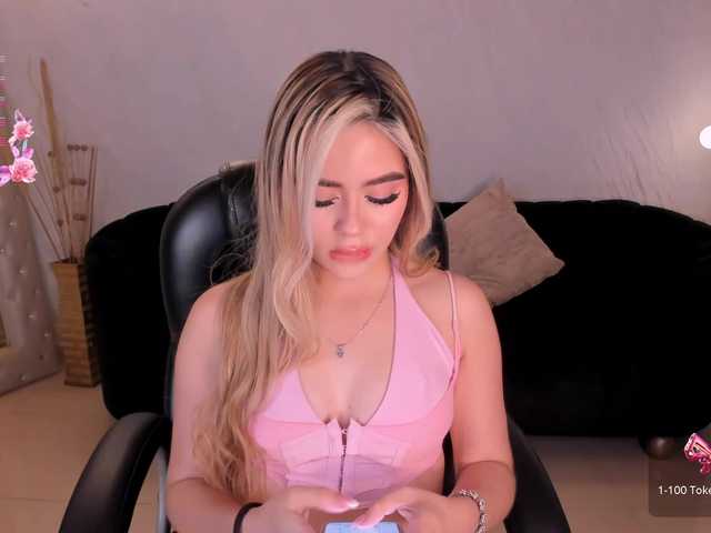 JuanitaClay live cam on BongaCams