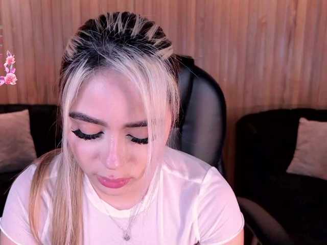 JuanitaClay live cam on BongaCams