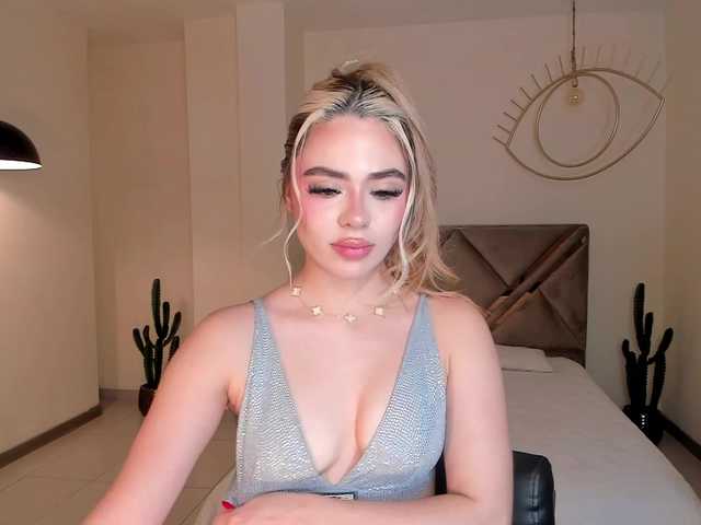 JuanitaClay live cam on BongaCams