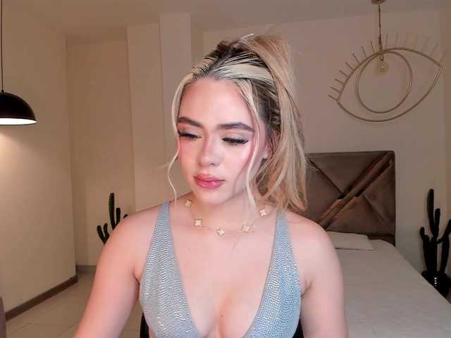 JuanitaClay live cam on BongaCams