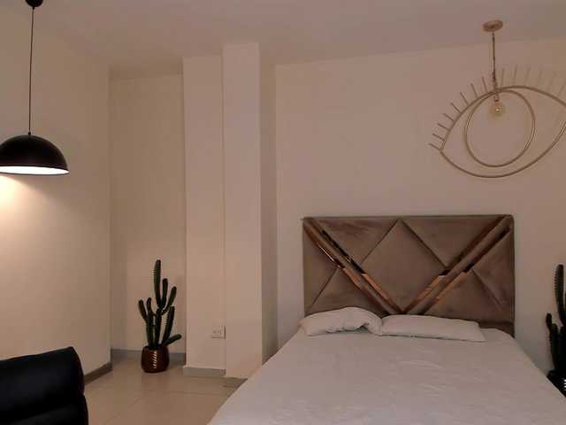 JuanitaClay live cam on BongaCams