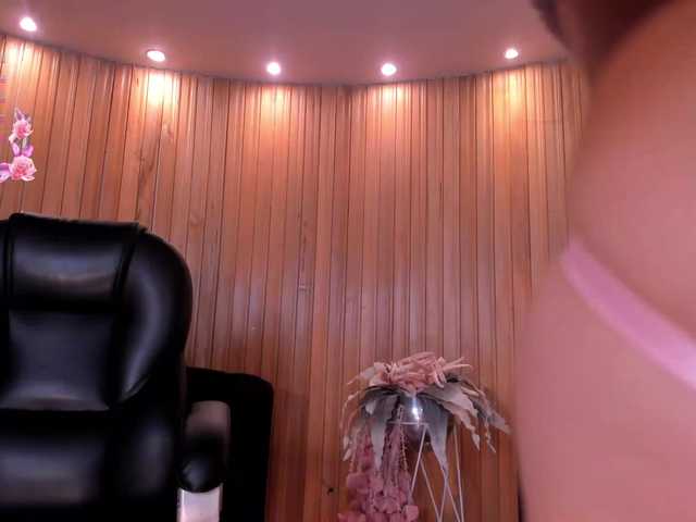 JuanitaClay — live female cam