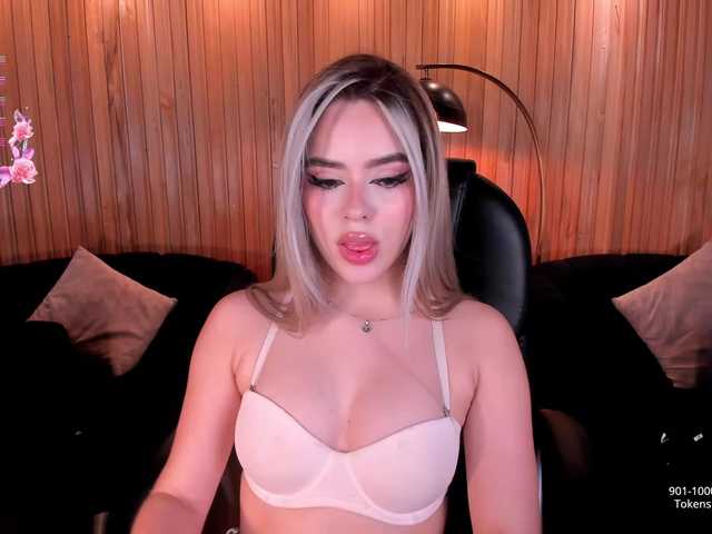 JuanitaClay live cam on BongaCams