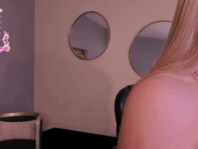 JuanitaClay live cam on BongaCams