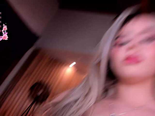 JuanitaClay live cam on BongaCams
