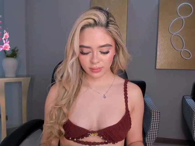 JuanitaClay live cam on BongaCams