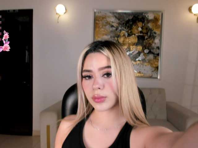 JuanitaClay live cam on BongaCams