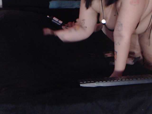 Darkiitty1 live cam on BongaCams