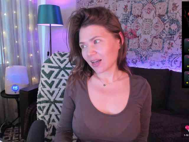该模特正在直播。 MyLittlegi