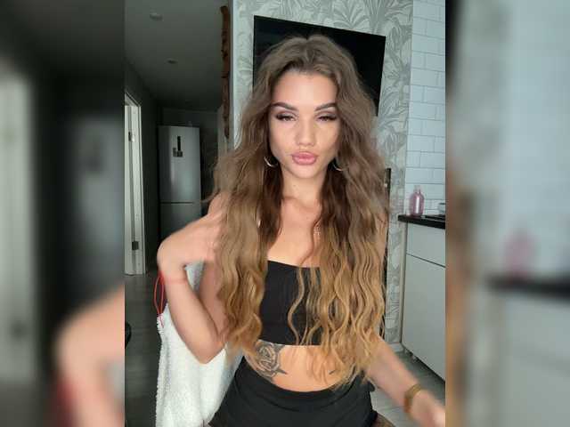 SweetyMia live cam on BongaCams