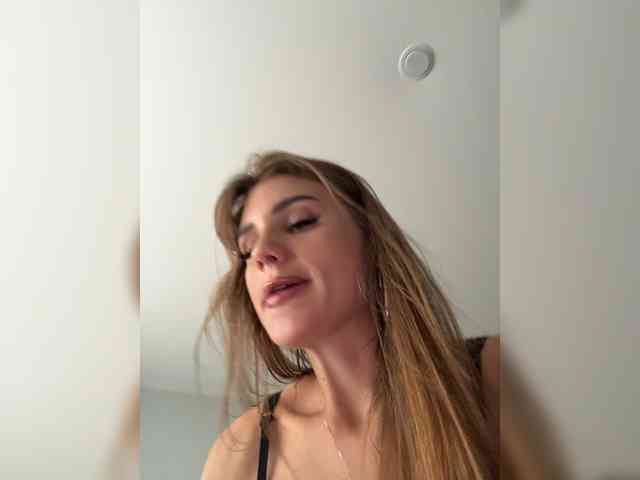 SweetyMia webcam