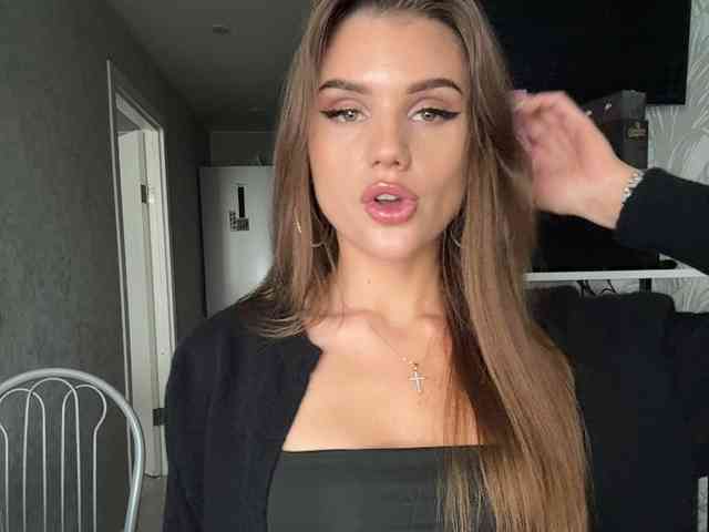 SweetyMia webcam