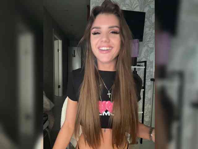 SweetyMia webcam