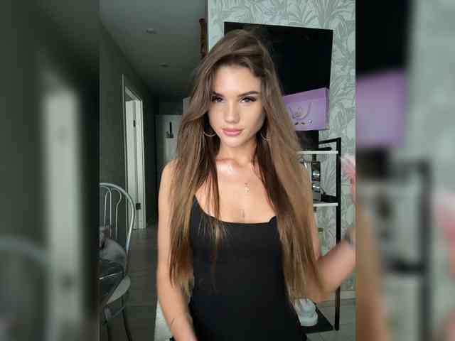 Este modelo está en vivo ahora. SweetyMia