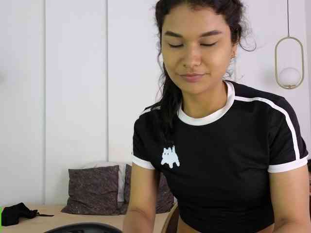 sexychanell-1 webcam