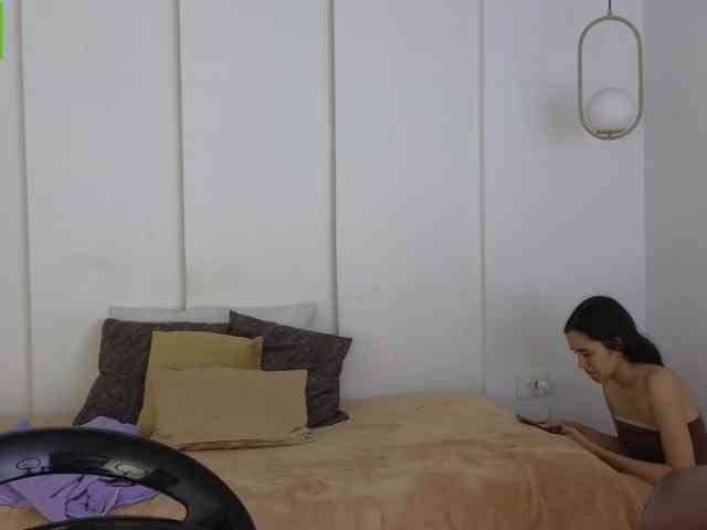 sexychanell-1 webcam