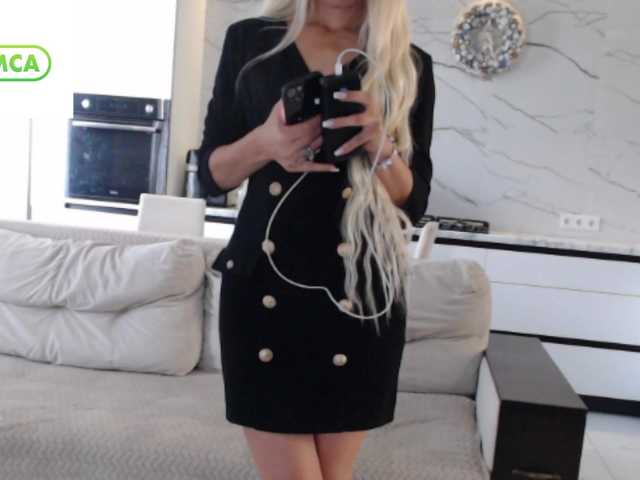 Elsa77 live cam on BongaCams