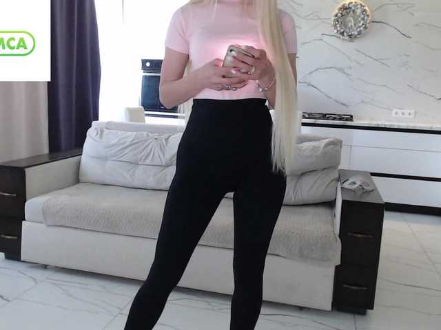 Elsa77 live cam on BongaCams