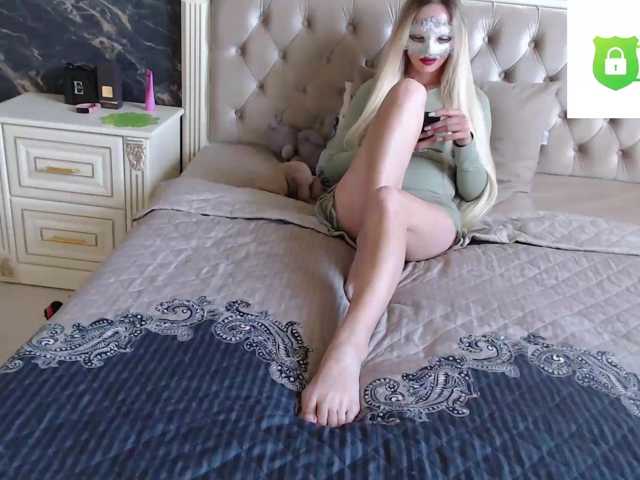Elsa77 live cam on BongaCams