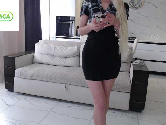 Elsa77 live cam on BongaCams