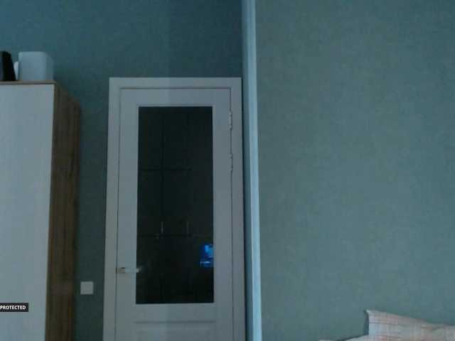 Hugo-Min — live female cam