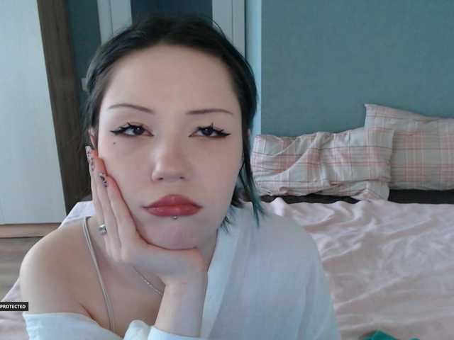 Hugo-Min — live female cam
