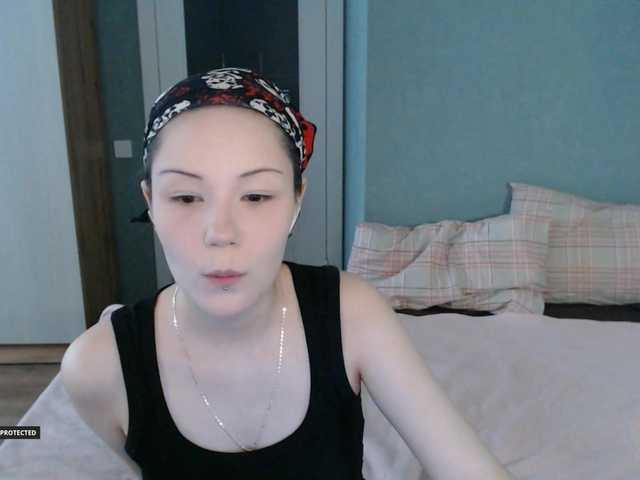 Hugo-Min — live female cam