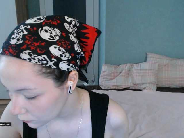 Hugo-Min — live female cam