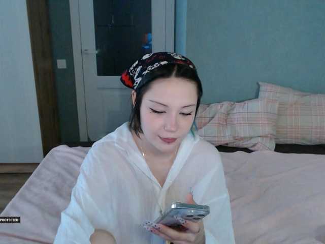 Hugo-Min — live female cam