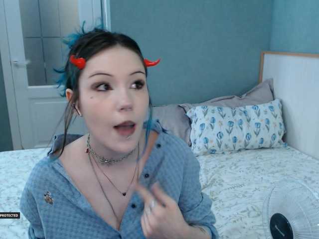 le modèle Hugo-Min est en webcam porno dans un show sur le site bongacams, il possède les tags suivants: Asian,Brunette,Shaved