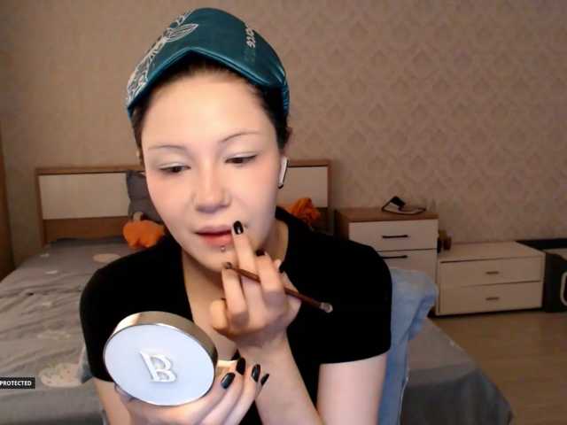Hugo-Min live cam on BongaCams