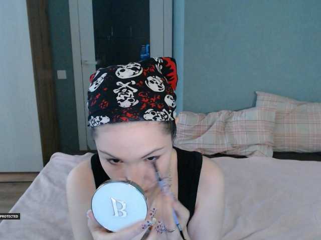 Hugo-Min — live female cam