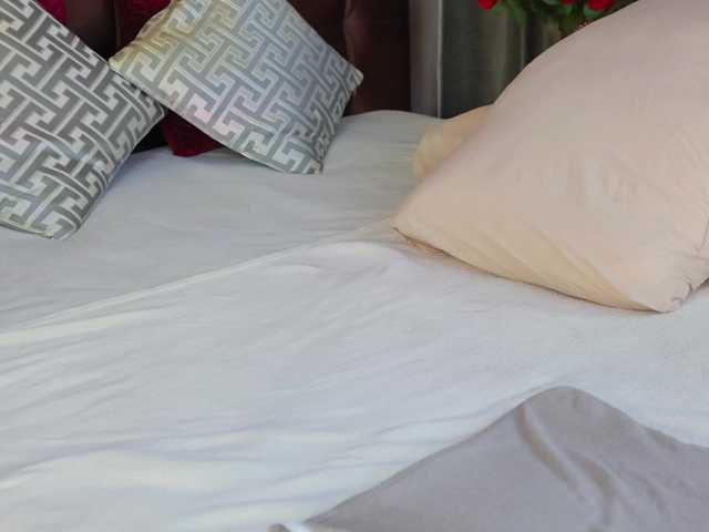 MillaBelle live webcam show