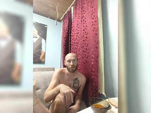 Innokentiy449 live cam on BongaCams
